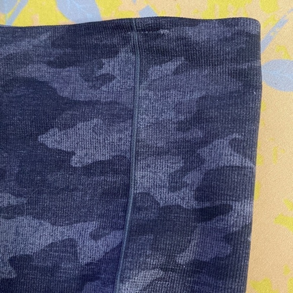 SPANX Look At Me Now Leggings Gray Black Camo sz Medium - Picture 11 of 13